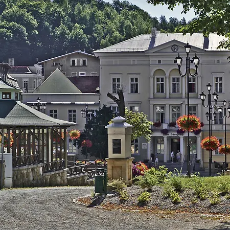 Dom Zdrojowy W Jedlinie Zdroju 예들리나-즈드로이